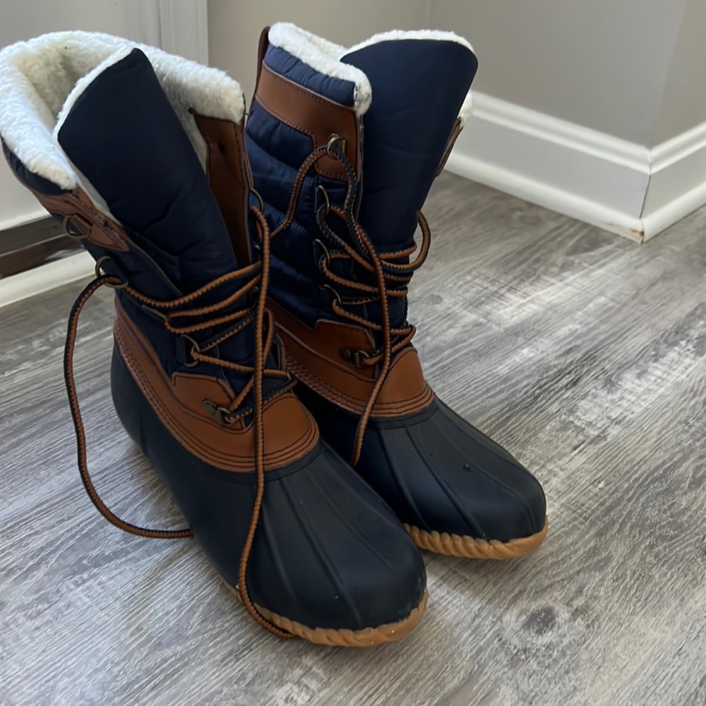 Lands’ End - insulated Sherpa boots - Size 8